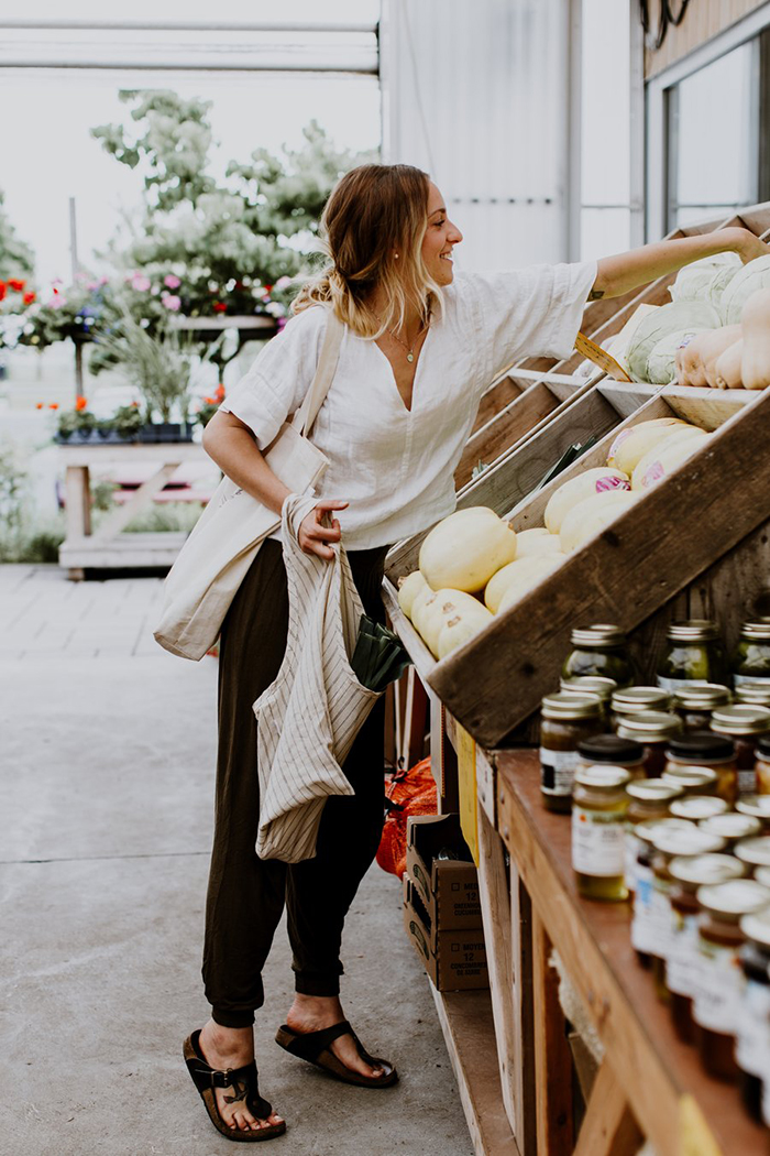 Woman doing the groceries and using a sustainable bag