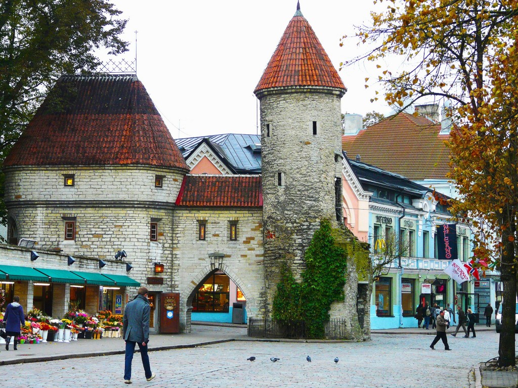 Buildings in the old town of Tallin with flower and other shops around
