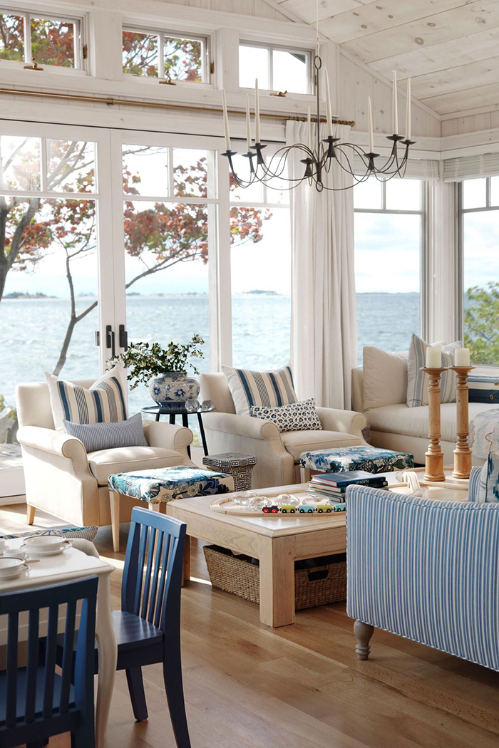 Beach house with candles' chandelier 