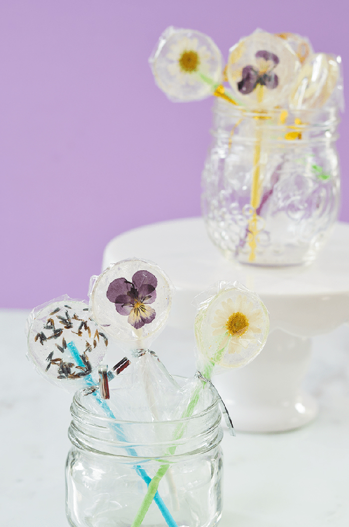 DIY lollipops with flowers inside