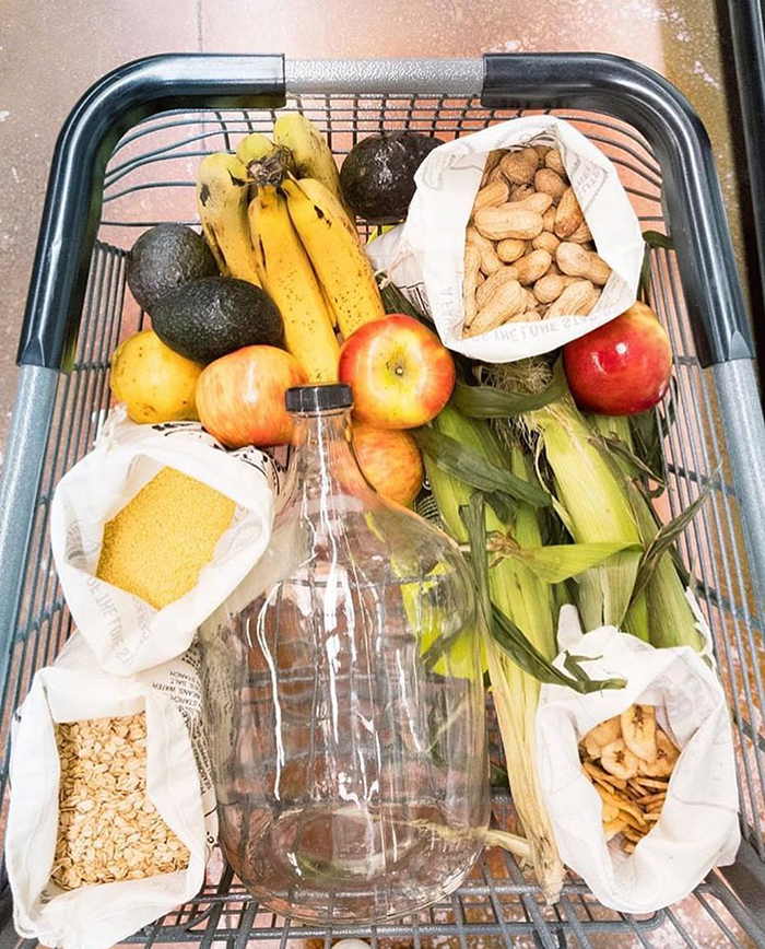 Fruits and vegetables in zero waste grocery bags