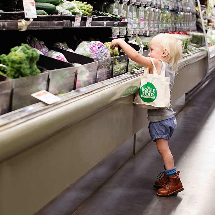 Kid doing grocery with reusable eco bag