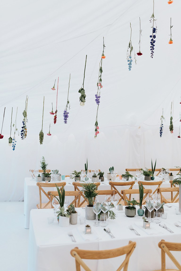 Dried flowers hanging from the roof and minimalist table decor