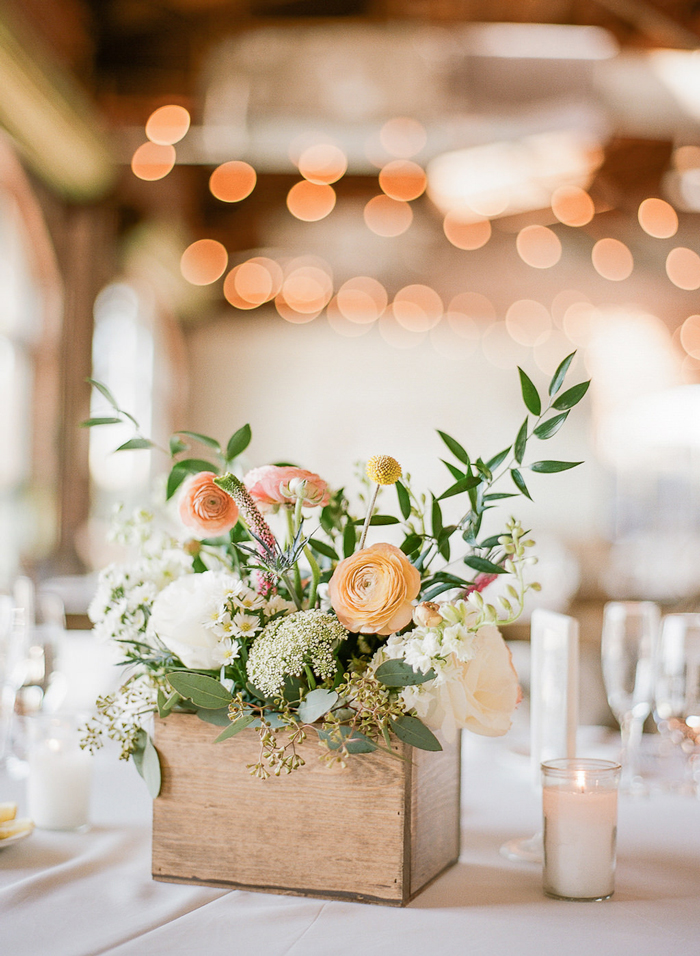 Floral wedding table decor