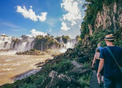 Tourists trying to reach Iguazu falls from Brazil