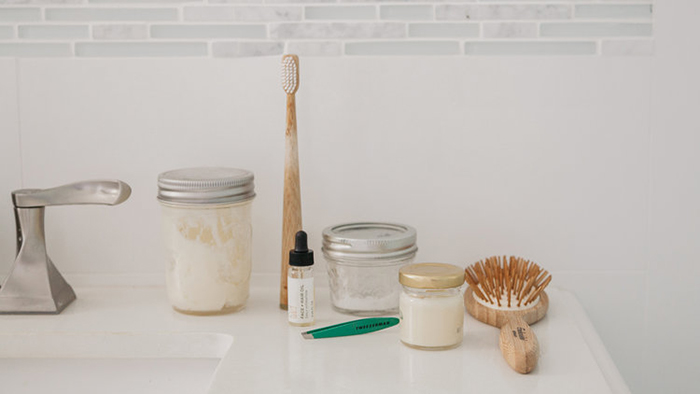 Zero waste creams, a brush and a comb