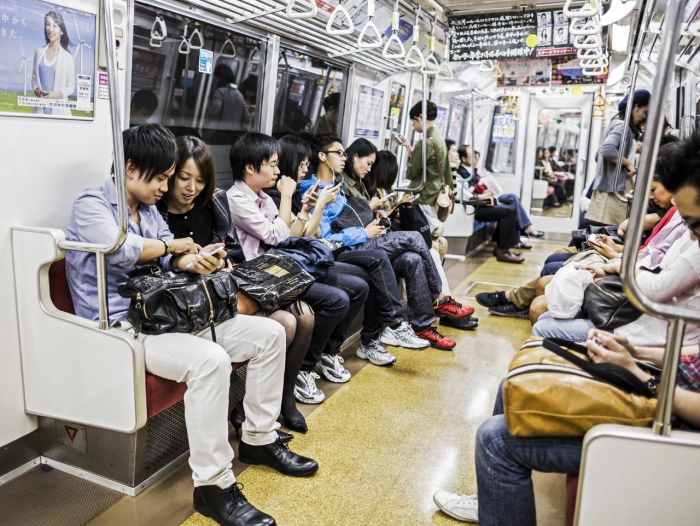 Busy Tokyo subway