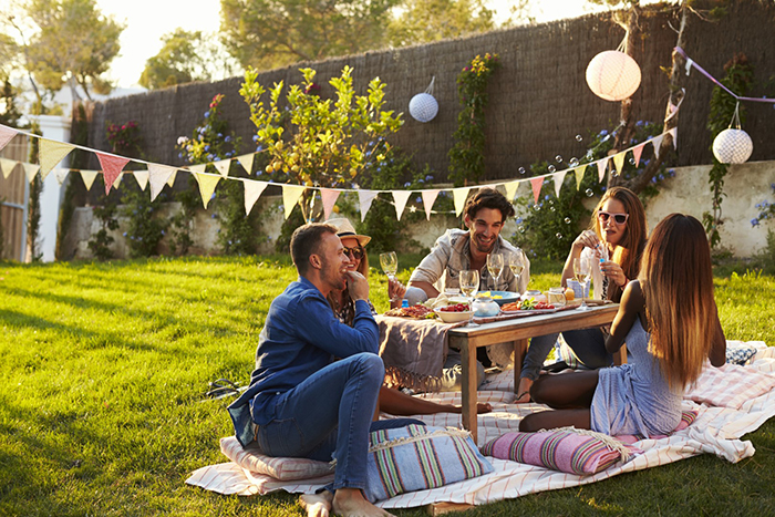 Summer Party Décor Ideas You Must Try - PRETEND Magazine