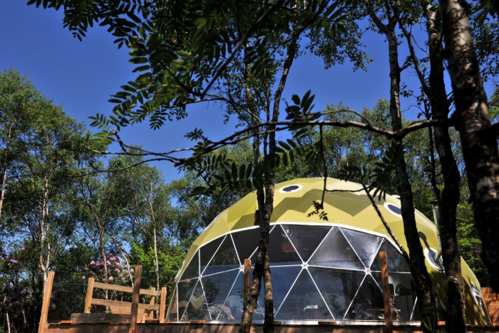 Glamping tent in the form of a dome