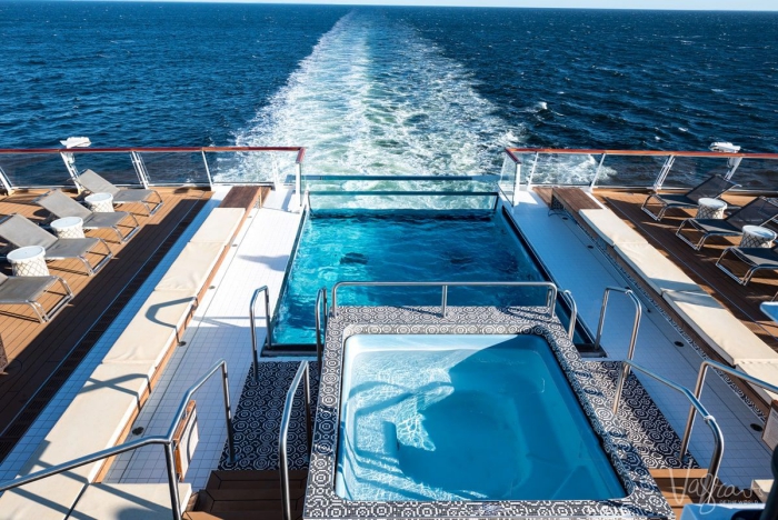 Open jacuzzi on a cruise