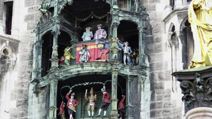 the front of the Rathaus cathedral 