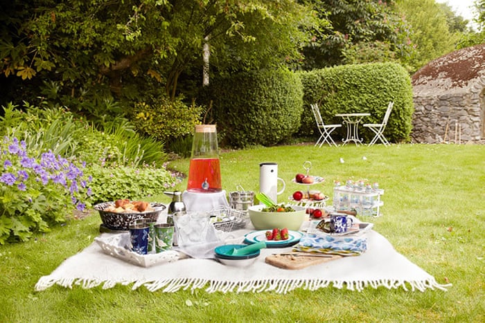 garden picnic setting