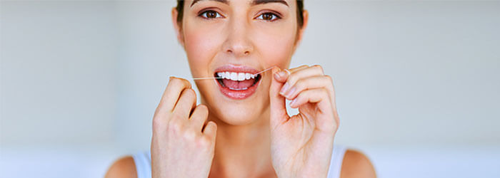 woman using a biodegradable floss