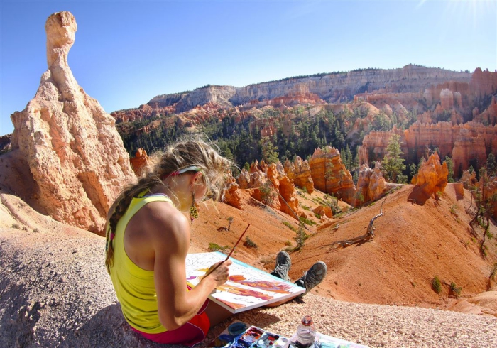 Rachel Pohl drawing a painting in the Grand Canyon