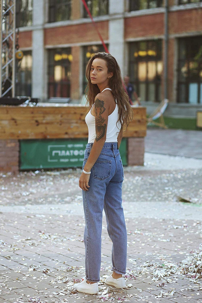 Retro fashion girl outdoors high waist jeans and white top