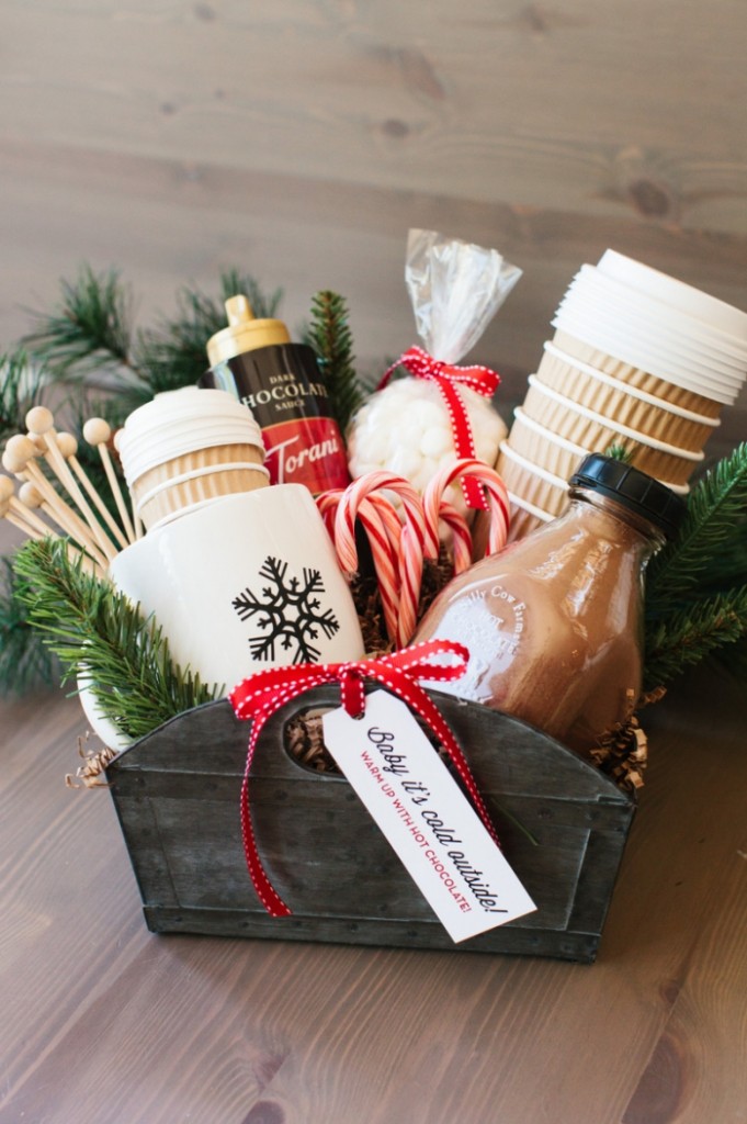 Hot chocolate gift box with ingredients 