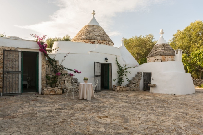 trullo architectural style trulli yard with stones white houses stone roofs