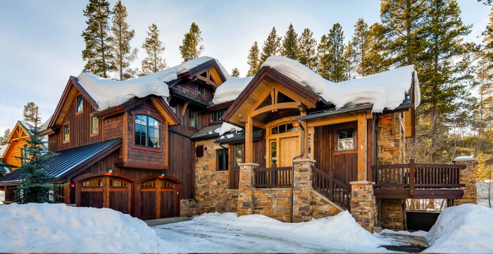 Bear Lodge Colorado Best cabins for winter vacation large wooden building in winter