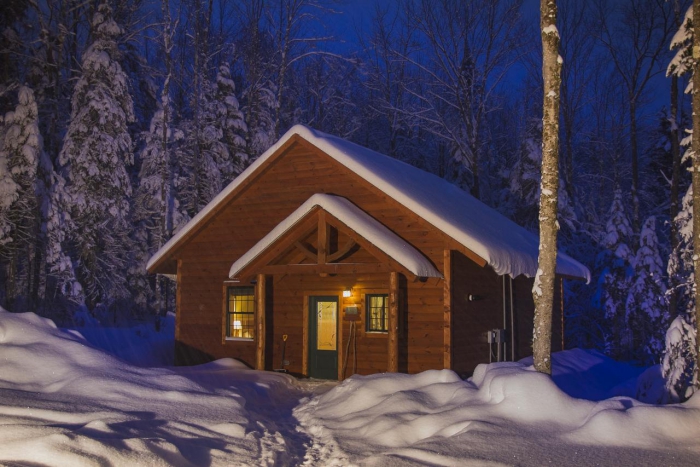 Robert Frost Mountain Cabins Best Cabins for winter holidays cabin in the woods at night