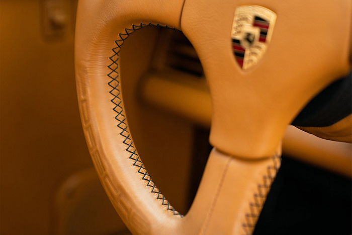 black Porsche 959 Komfort for Sale light brown leather interior black stitching steering wheel