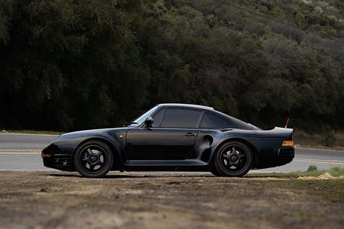 Rare black Porsche 959 Komfort side view outdoor