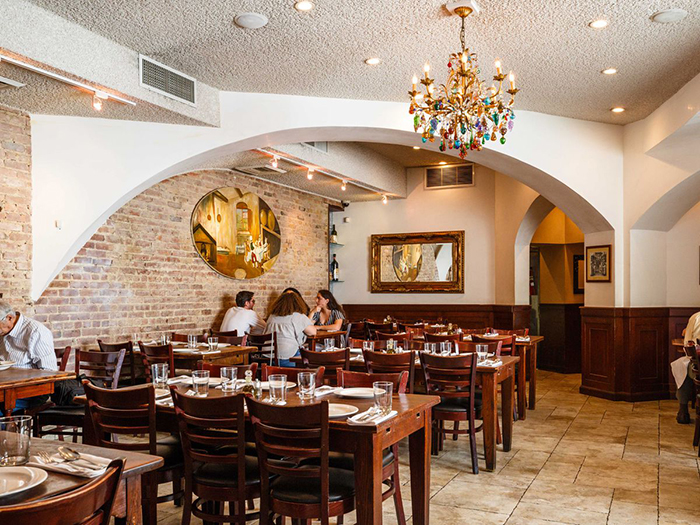 Best Italian Restaurants New York City Roberto's Interior tables people dining