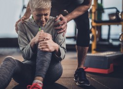 Woman at the gym with training clothes having pain in her leg