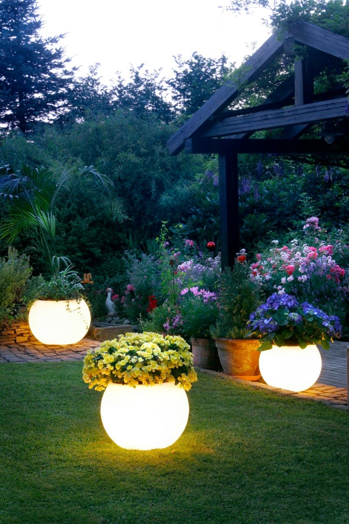 garden lighting ideas summer garden decor flower planters light