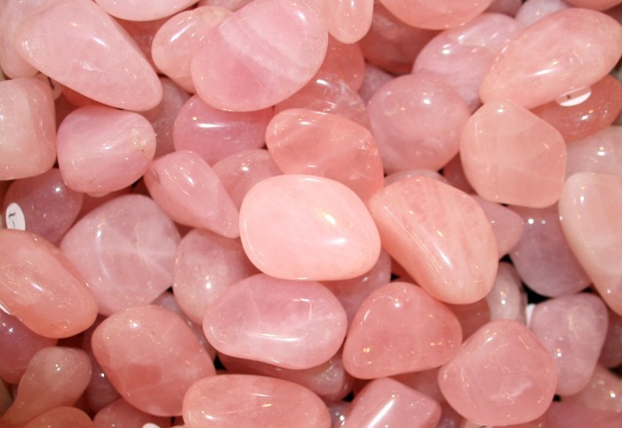 rose quartz stones close up