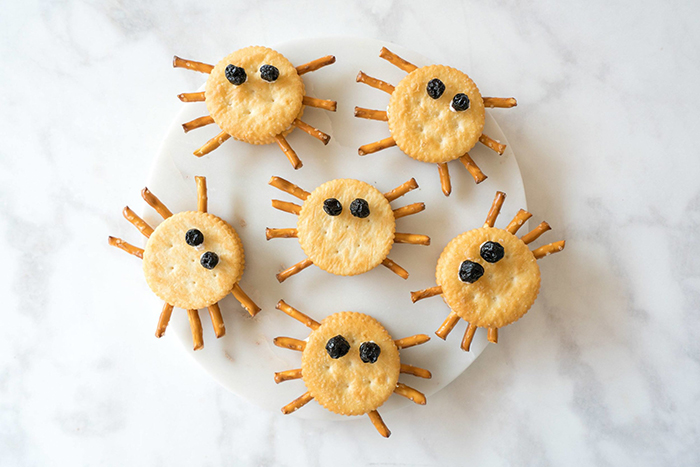 Easy treats for Halloween crunchy biscuit spiders