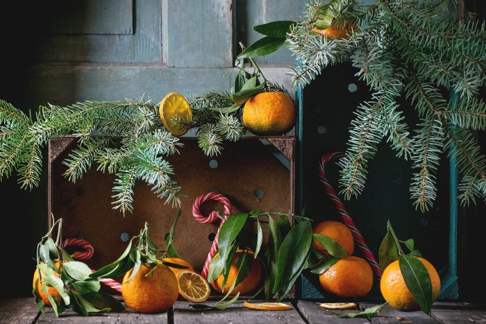 christmas decoration with oranges and tangerines 