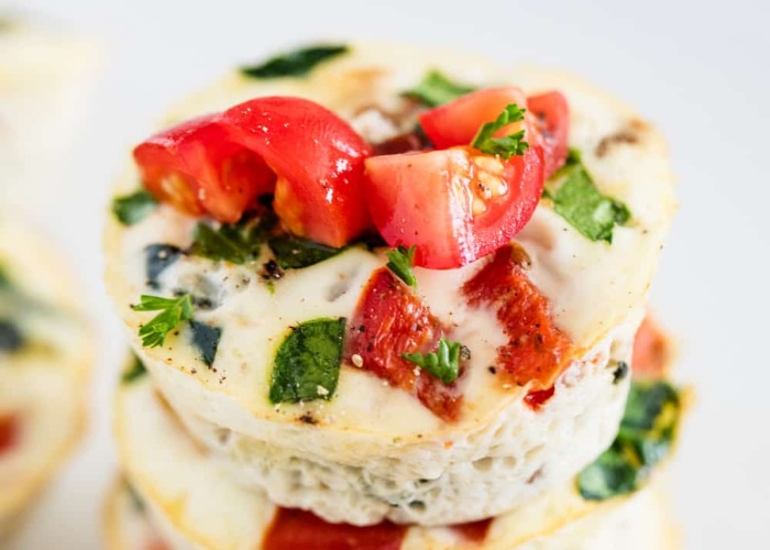 egg muffin with tomato pepper onion and vegetables