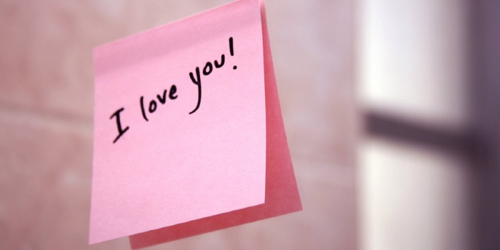 pink love note on a mirror saying I love you