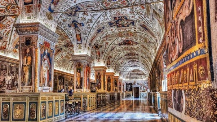 virtual travel the vatican museum beutifully decorated bright colors and wall paintings