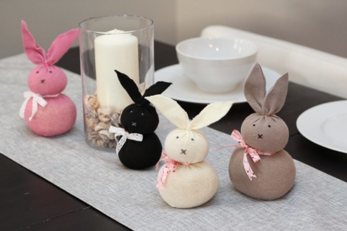 DIY easter bunnies table decorations in different colors