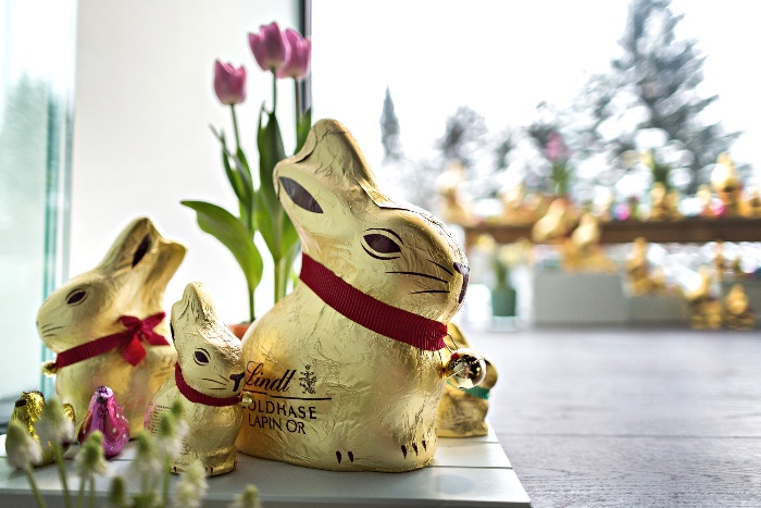 Lindt traditional easter bunnies with red ribbons 