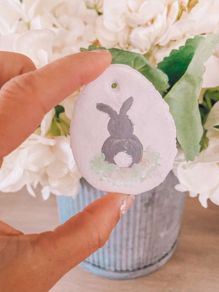 alternative home decor ideas for easter salty daugh egg with a bunny drawing on it