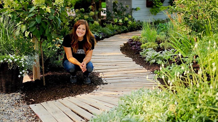 wood pallets walkway surrounded by green plants