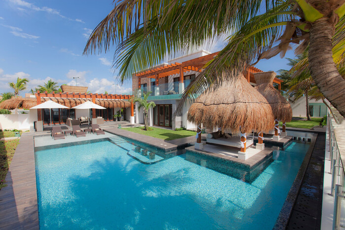 Azul Villa Esmeralda romantic villas in Mexico large outdoor pool with a palm tree open spaces 