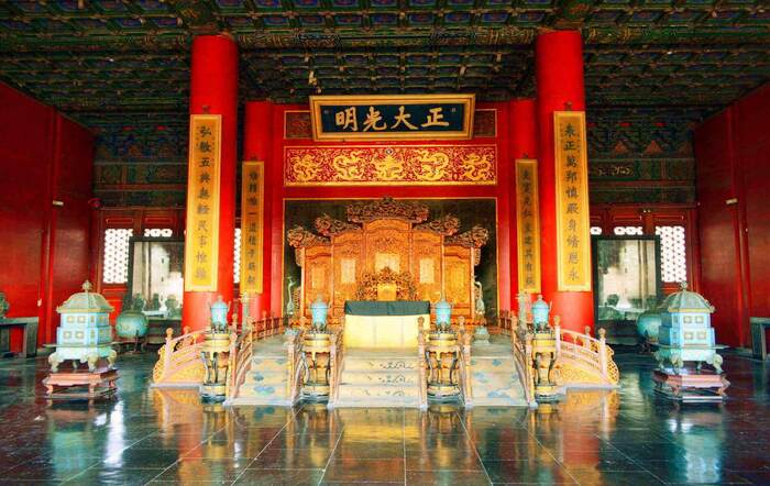 china palace museum throne room with tall red columns and chinese traditional decorations