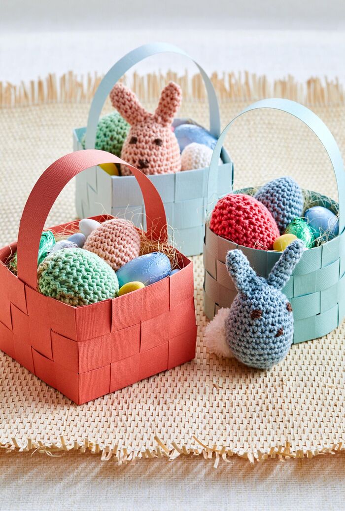 diy easter baskets paper baskets with knitted eggs in them