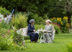 downton-abbey-garden-tea