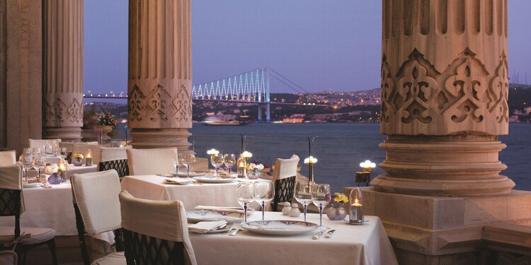 Tugra Istanbul luxurious restaurant with decorated columns and a view over the Istanbul bridge